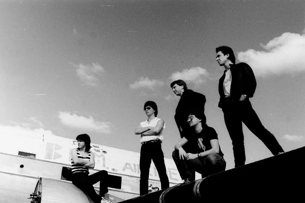 277304286_5195443813811813_5533229188929015882_n - 1EarthMedia Randall Waller, Avion © Mark Anning photo 1985