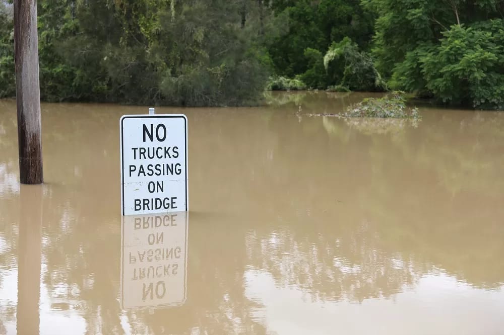 No-trucks-passing - 1EarthMedia Wingham flood 2020