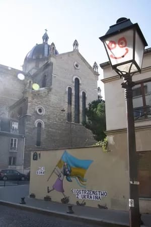 Ukraine-tank-girl-300 - 1EarthMedia Ukrainian Tank Girl by Seth Globemaster © Mark Anning photo 2022