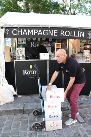MagnumWineFestival-2371-marketstall - 1EarthMedia Montmartre Wine Festival © Mark Anning photo 2022