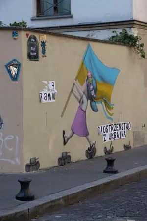 Ukraine Tank Girl by Seth Globepainter © Mark Anning photo 2022
