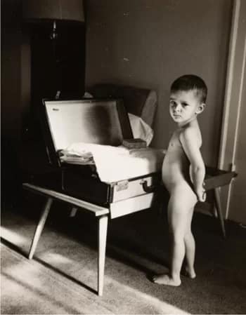 VivieneMaier001-350 - 1EarthMedia "Packing Up" by Vivian Maier, circa 1950s