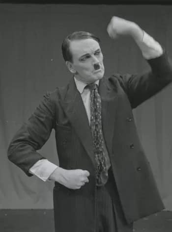 Actor John Bell in Brecht's Resistible Rise of Arturo Ui © Mark Anning photo All Rights Reserved