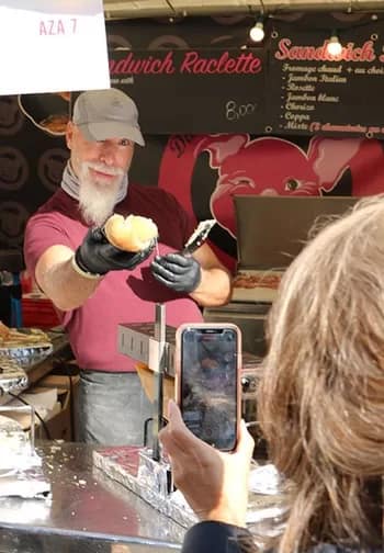 Montmartre © Mark Anning photo 2022 - 1EarthMedia Montmartre Grape Harvest Wine Festival © Mark Anning photo 2022
