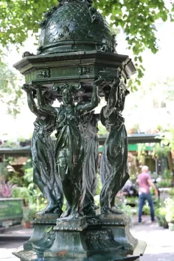 ParisFlowers015-2822 - 1EarthMedia Wallace fountain, Paris Flower market © Mark Anning photo 2022
