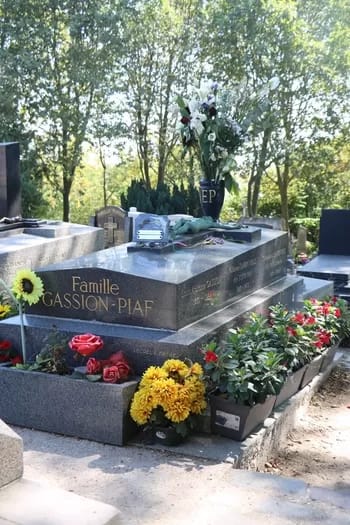 EdithPiafGrave - 1EarthMedia Edith Piaf grave © Mark Anning photo 2022