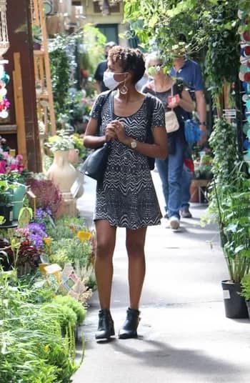 ParisFlowers014-2838-2 - 1EarthMedia Paris Flower market © Mark Anning photo