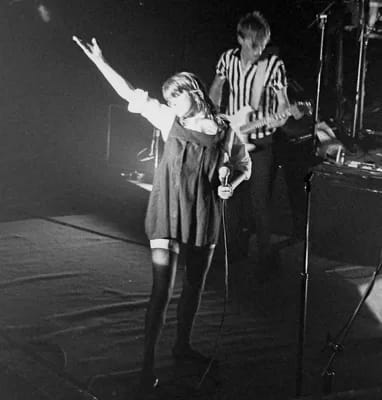 divinyls03-2-2-400 - 1EarthMedia Chrissie Amphlett sings during a performance by Divinyls at Selinas, Coogee Bay © 1983 Mark Anning photo
