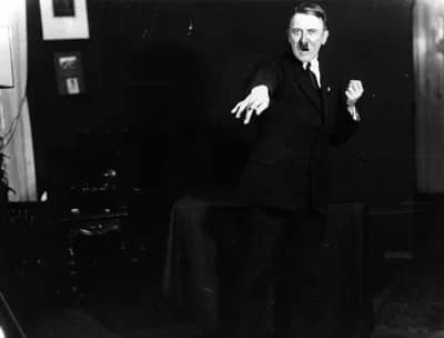 Hitler008 - 1EarthMedia Hitler public speaking, Heinrich Hoffman