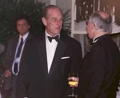 Queen-sideeye-400 - 1EarthMedia "Side eye" on Prime Minister, John Howard