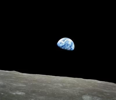nasa-earthrise400 - 1EarthMedia The famous Earthrise photo of Earth from space
