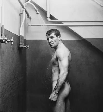 Kubrick003-400 - 1EarthMedia Stanley Kubrick, Rocky Graziano showering, 1949-1950.