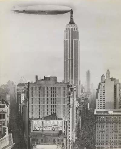 fake026-400 - 1EarthMedia Dirigible Docked on Empire State Building, New York. (Unidentified American artist, 1930)