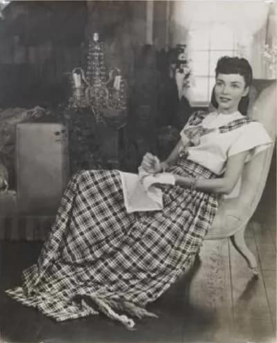 manray-jenniferjones-400 - 1EarthMedia “Jennifer Jones” (c. 1944) by Man Ray