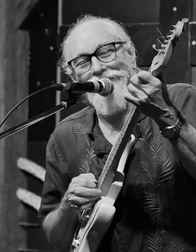 Ed Kuepper - 1EarthMedia Ed Kuepper, Flow Bar, Old Bar 2025 © Mark Anning photography