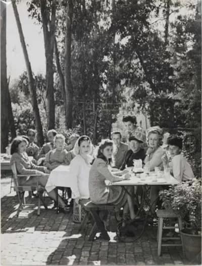 stravinsky-400 - 1EarthMedia “Igor Stravinsky with Juliet and Selma Browner” (1945) by Man Ray