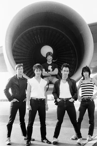 Avion001 - 1EarthMedia Avion, Australian pub band, featuring Randall Waller and his brothers © Mark Anning photo 1983