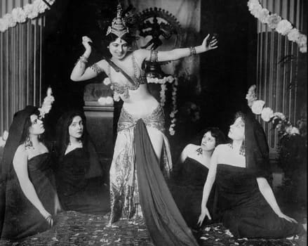 MataHari011 - 1EarthMedia