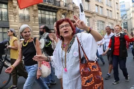 CovidProtestParis015-300 - 1EarthMedia Covid protest in Paris © 2021 Mark Anning photo