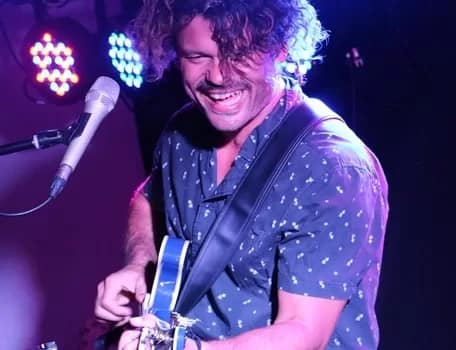 Ash Grunwald: Blues and Roots Mastermind Ash Grunwald © Mark Anning photo 2019