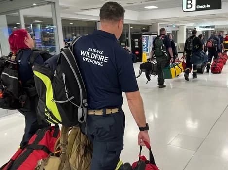 RFS canada - 1EarthMedia Rural Fire Service firefighters leave for Canada