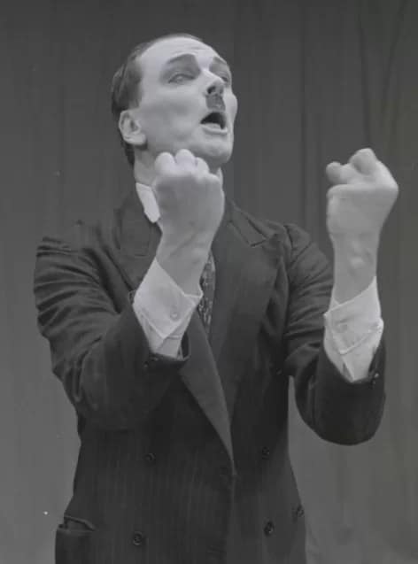 Actor John Bell in Brecht's Resistible Rise of Arturo Ui © Mark Anning photo All Rights Reserved