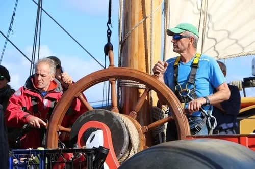 endeavour009-500 - 1EarthMedia Crew aboard HMB Endeavour © 2019 Mark Anning photo