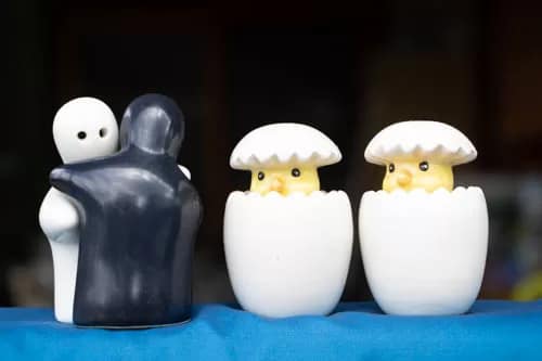 Are Salt and Pepper Shakers collectible? What to look for Vintage Salt and Pepper Shakers