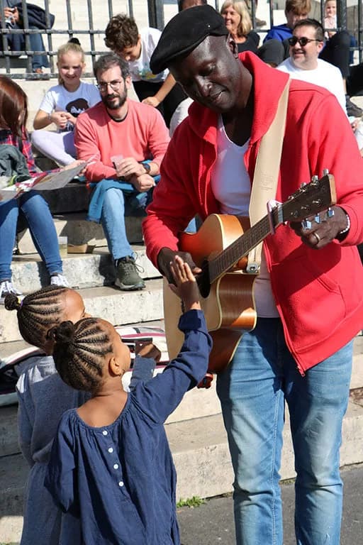 246829658_4660103067345893_3575695352822855457_n - 1EarthMedia Montmartre Grape Harvest Wine Festival © Mark Anning photo 2022
