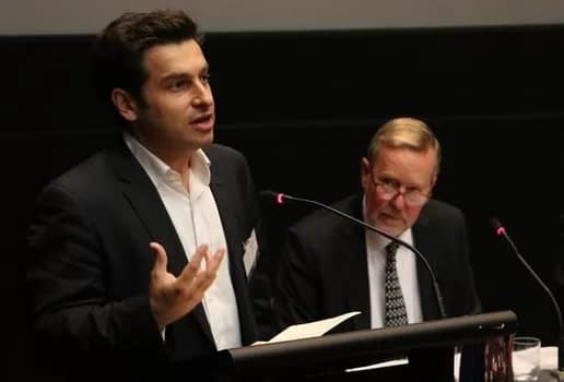 ABC’s Media Watch: A New Era with Linton Besser at the Helm Linton Besser talks at the Australia Institute's conference lobbying for an Australian federal anti-corruption commission with Quentin Dempter © Mark Anning photo