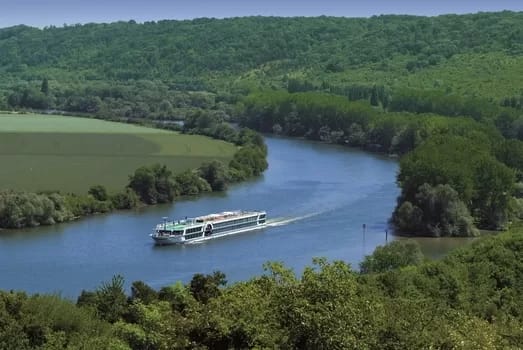 ANZAC-AMADEUS_cruise-350 - 1EarthMedia