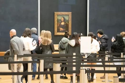 Mona Lisa during Covid © Mark Anning 2021