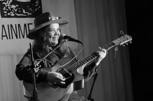 Minnie Marks - 1EarthMedia Minnie Marks