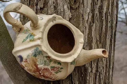 NestingBoxTeaPot02 - 1EarthMedia Upcycled tea pot becomes a nesting box