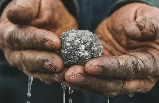 BloodDiamond02 - 1EarthMedia Blood Diamond