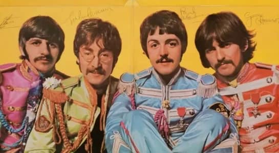 VinylBeatles004-300 - 1EarthMedia The rare autographed Sgt Pepper's Lonely Hearts Club Band
