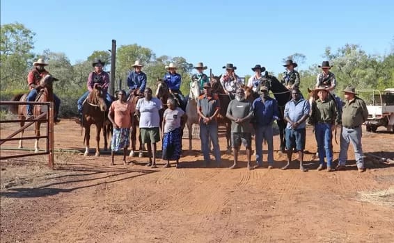rallen350 - 1EarthMedia Traditional Owners and Rallen station hands