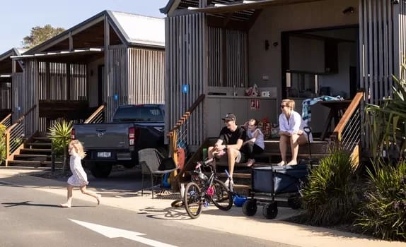 Reflections Bonny Hills - 1EarthMedia Reflections Bonny Hills