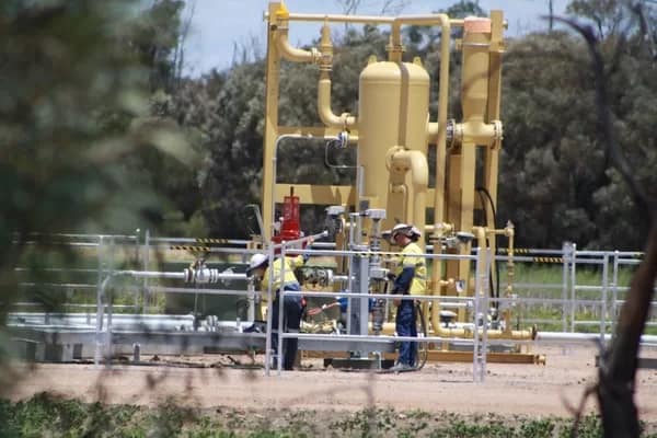 Gas well - 1EarthMedia John Jenkyn photo of a gas well