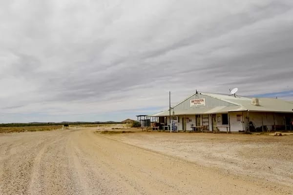 BETOOTAHOTEL_photoSamWatkins600 - 1EarthMedia Betoota Hotel