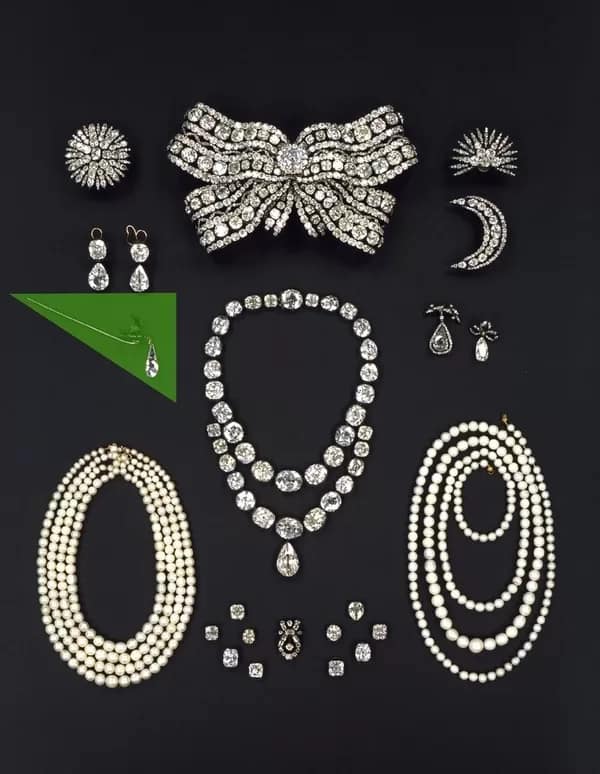 009 - 1EarthMedia Queens Jewelery stolen