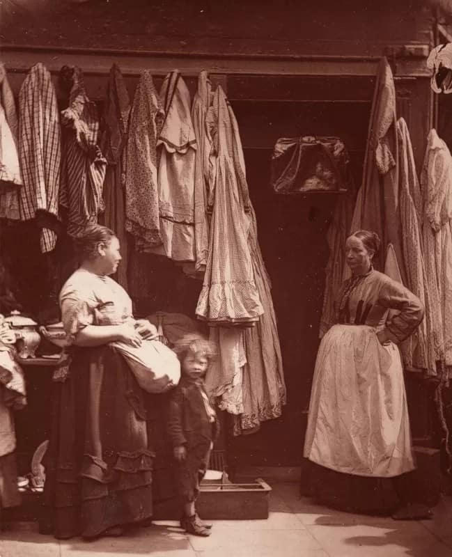 John Thompson photographer - 1EarthMedia John Thomson Photographing Victorian Street Life in London