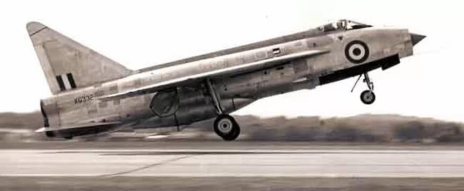 LightningCrash06a - 1EarthMedia The English Electric Lightning F.1 registered XG322