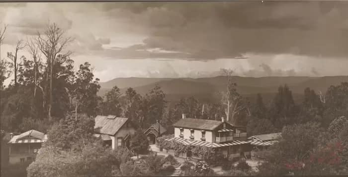 landscapephoto03-700 - 1EarthMedia J. W. Lindt, Lindtโs Hermitage, 1894. Gelatin silver print.ย National Gallery of Victoria, Melbourne