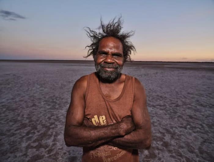 Spinifex002-700 - 1EarthMedia Timo Hogan on a recent trip to Lake Baker. © Photos courtesy of the Spinifex Arts Project/Duncan Wright.