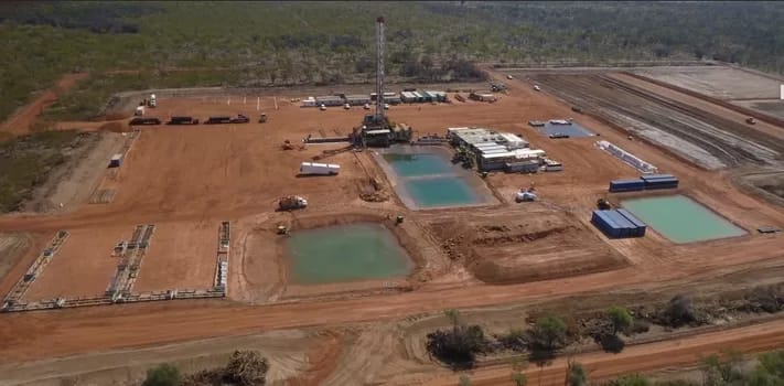 wellpad350 - 1EarthMedia Maverick 1 gas well drill pad Tanumbirini, Rallen