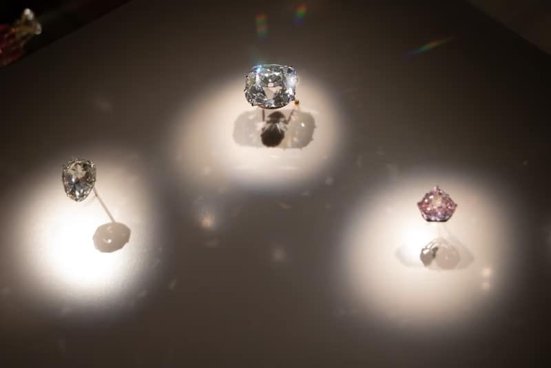 French Crown - 1EarthMedia French Crown Jewels in the Louvre © Mark Anning photo 2022