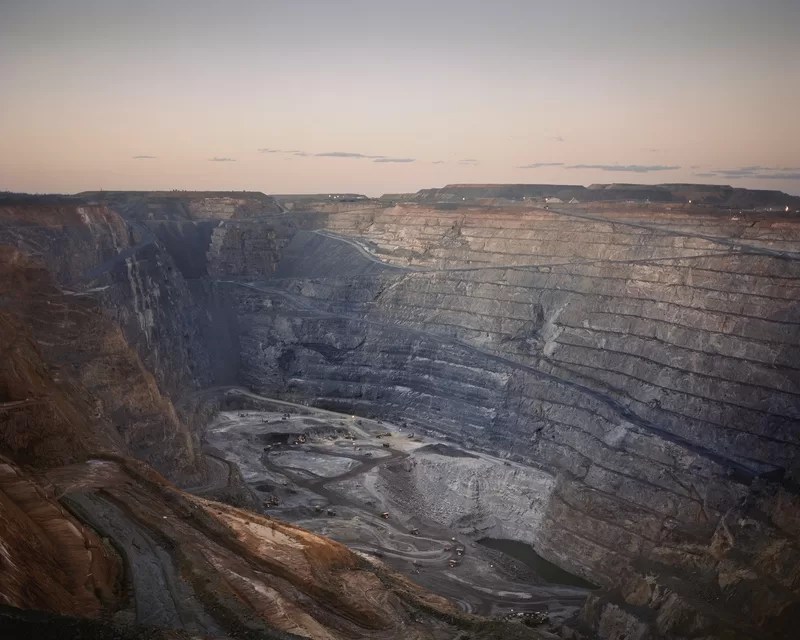 OnCountry_AdamFerguson_BigSky-_01-800 - 1EarthMedia Adam Ferguson's Big Sky series - Fimiston Open Pit gold mine, 2017.