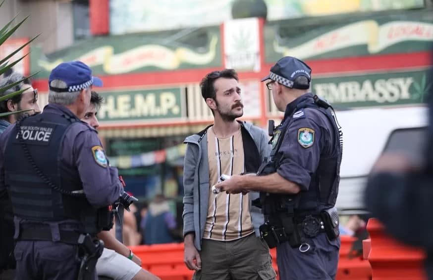 Marijuana Arrest - 1EarthMedia Marijuana Arrest, Nimbin © Mark Anning photo 2020
