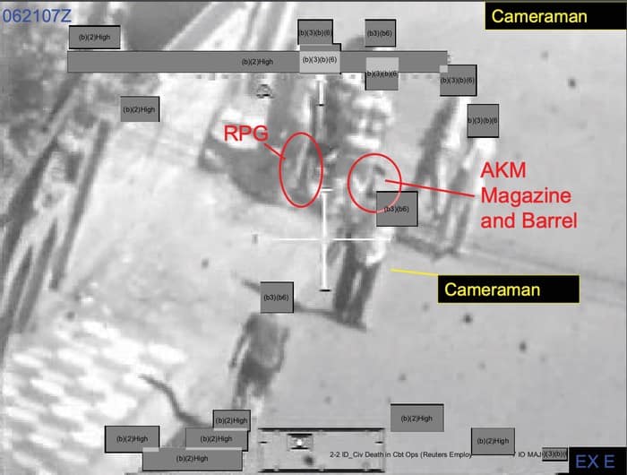 020 - 1EarthMedia Exhibit E – 0621:07 Z Still from Apache Gun Camera Film showing insurgents clustered tightly about cameramen.